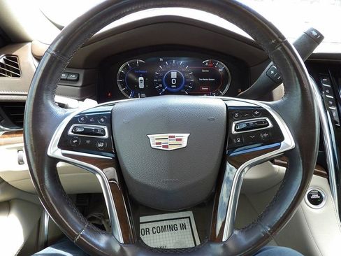 Used 2017 Cadillac Escalade ESV Luxury AWD/4WD image 17