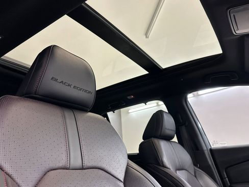 Used 2025 Honda Pilot Black Edition image 26