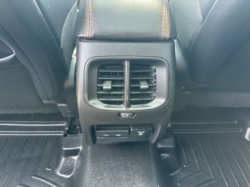 Used 2019 Jeep Cherokee Trailhawk AWD/4WD image 33