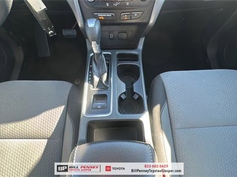 Used 2017 Ford Escape SE w/ Equipment Group 201A image 9