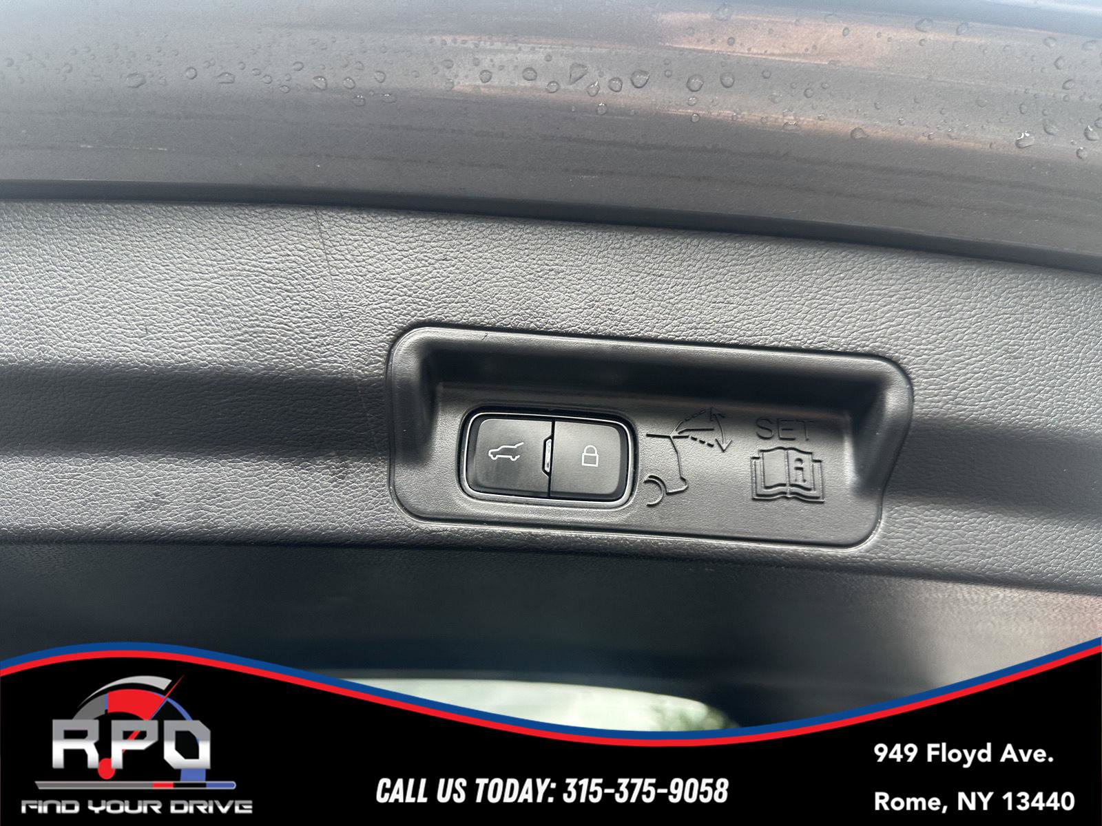 Used 2022 Ford Explorer XLT w/ Equipment Group 202A AWD/4WD image 28