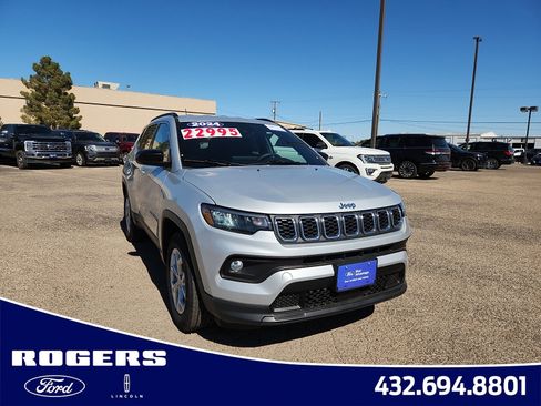 Used 2024 Jeep Compass Latitude image 1