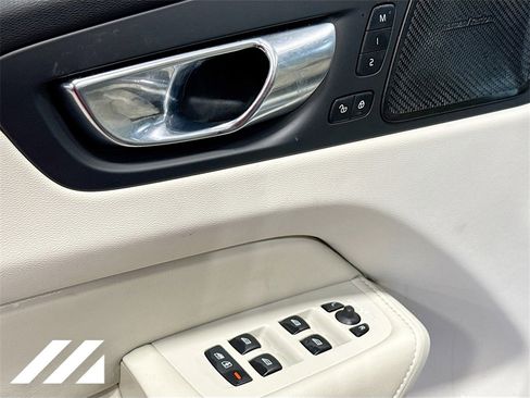Used 2022 Volvo XC60 B6 Inscription w/ Advanced Package image 21
