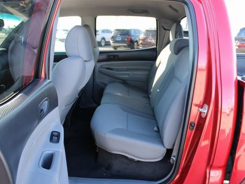 Used 2012 Toyota Tacoma PreRunner image 15