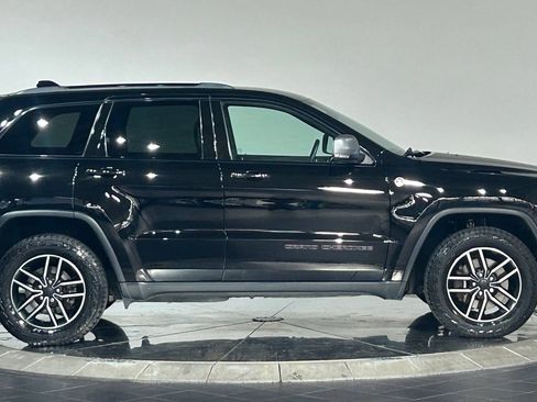Used 2019 Jeep Grand Cherokee Trailhawk AWD/4WD image 11