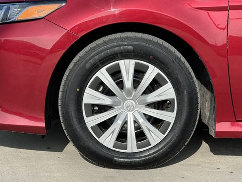Used 2022 Toyota Camry LE image 25
