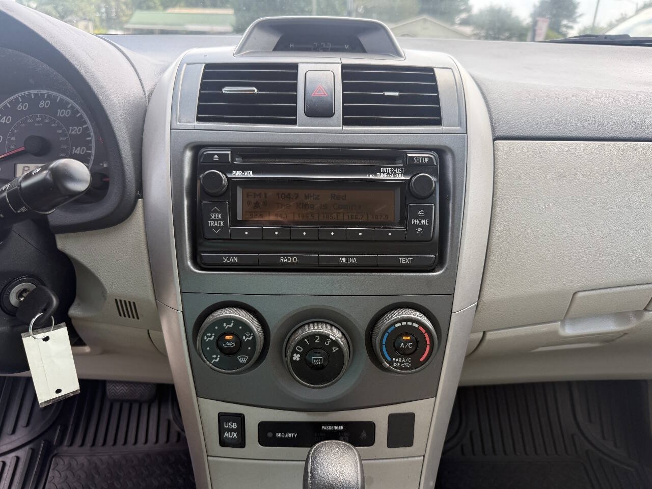 Used 2012 Toyota Corolla LE FWD image 17