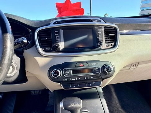 Used 2019 Kia Sorento FWD w/ Option Group 020 image 75