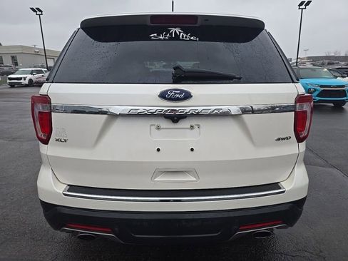 Used 2018 Ford Explorer XLT w/ Equipment Group 202A image 6