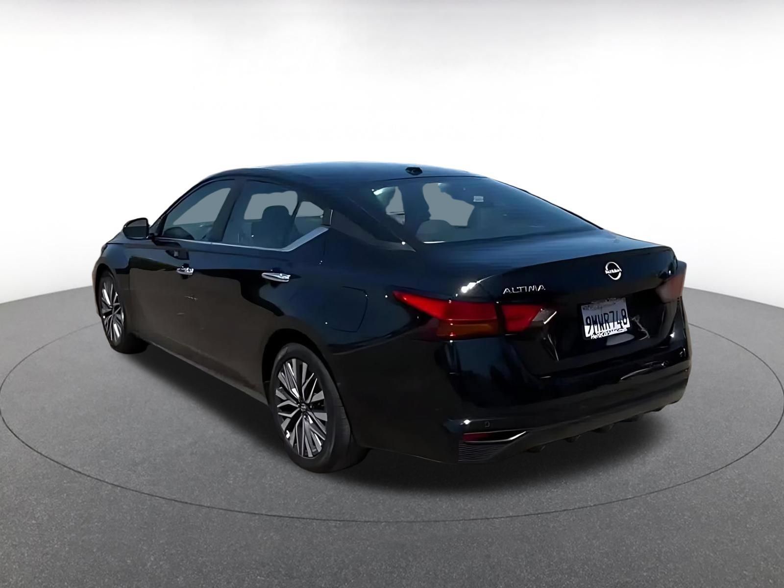 Used 2025 Nissan Altima 2.5 SV FWD image 10