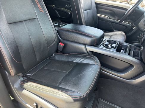 Used 2020 Nissan Titan PRO-4X w/ Pro-4x Convenience Package AWD/4WD image 11