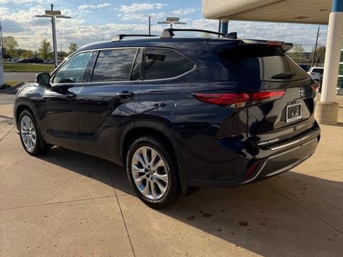 Used 2021 Toyota Highlander Limited AWD/4WD image 3