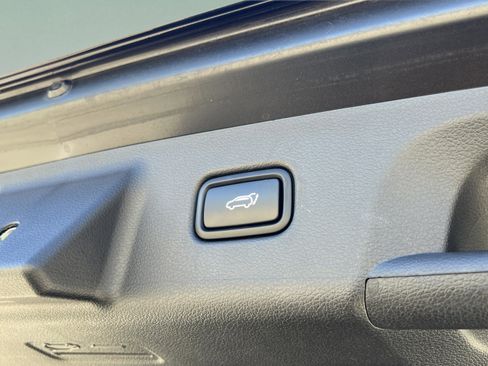 Used 2022 Hyundai Palisade Limited w/ Winter Package image 33