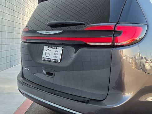 Used 2022 Chrysler Pacifica Touring-L FWD image 10