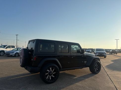 Used 2019 Jeep Wrangler Unlimited Sport S AWD/4WD image 18
