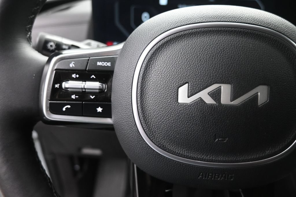 Used 2025 Kia Carnival SX Prestige FWD image 15