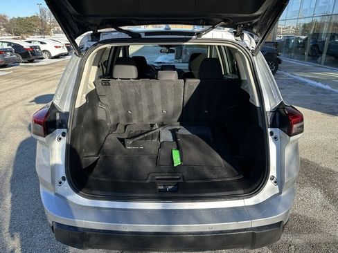 Used 2024 Nissan Rogue SV image 10