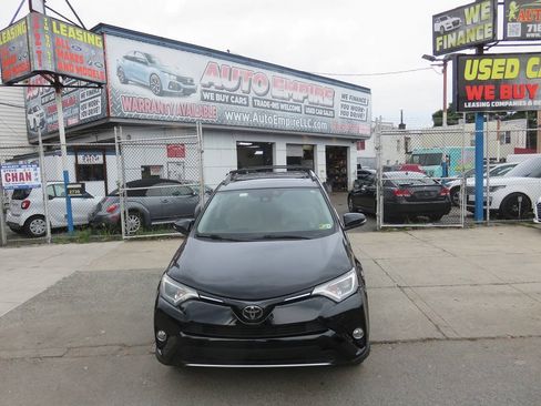 Used 2018 Toyota RAV4 XLE w/ Plus Extra Value Package AWD/4WD image 6