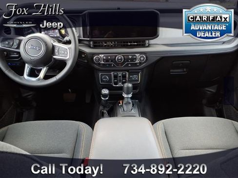 Used 2025 Jeep Wrangler Unlimited Sahara AWD/4WD image 13
