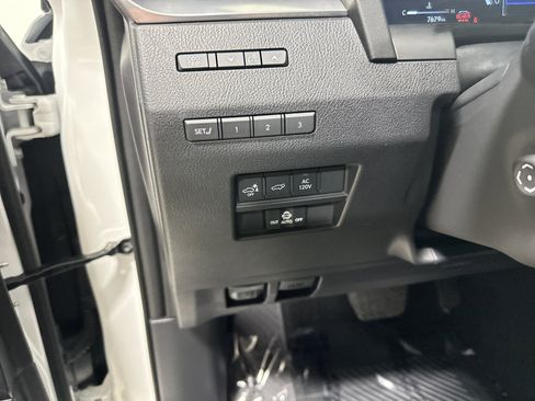 Used 2025 Lexus GX 550 w/ Accessory Package (2T) image 38