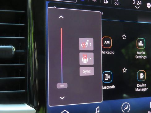 Used 2023 Chrysler Pacifica Touring-L image 7