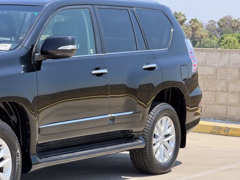 Used 2017 Lexus GX 460 Premium w/ Premium Package AWD/4WD image 8