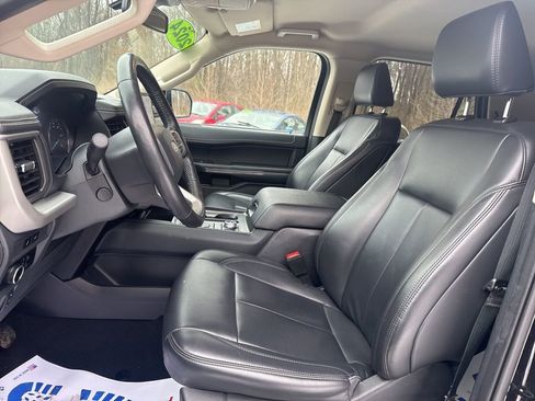 Used 2024 Ford Expedition XLT image 14