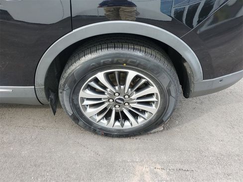 Certified 2022 Lincoln Nautilus Reserve image 8