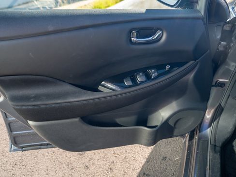 Used 2022 Nissan Leaf SV FWD image 10