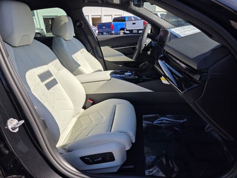 Used 2026 BMW 530i w/ M Sport Package image 17