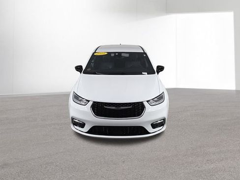 Used 2025 Chrysler Pacifica Select image 45