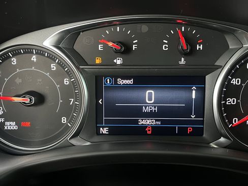 Used 2023 GMC Terrain SLE w/ Driver Convenience Package image 3