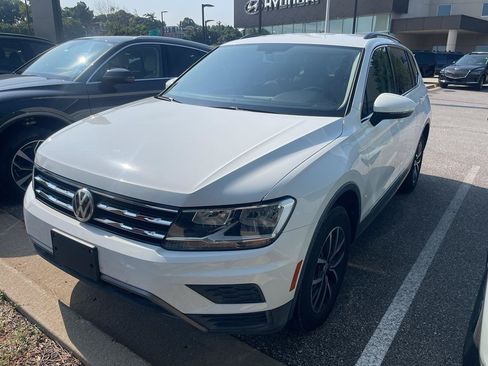 Used 2018 Volkswagen Tiguan SE FWD image 1