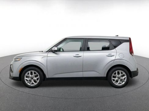 Used 2025 Kia Soul LX w/ LX Technology Package FWD image 4