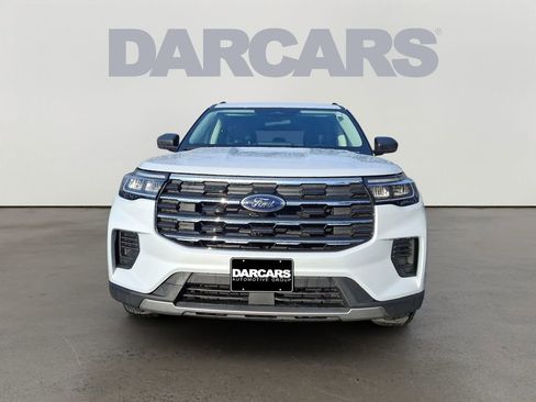Used 2025 Ford Explorer Active AWD/4WD image 2