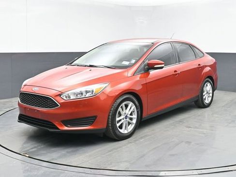 Used 2018 Ford Focus SE w/ Cold Weather Package image 10