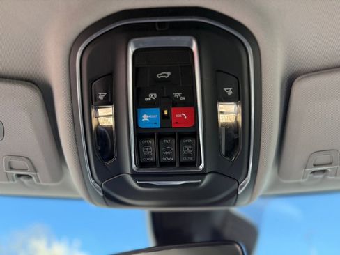 Used 2022 Jeep Grand Cherokee L Limited AWD/4WD image 29