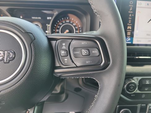 Used 2025 Jeep Gladiator Sport AWD/4WD image 30