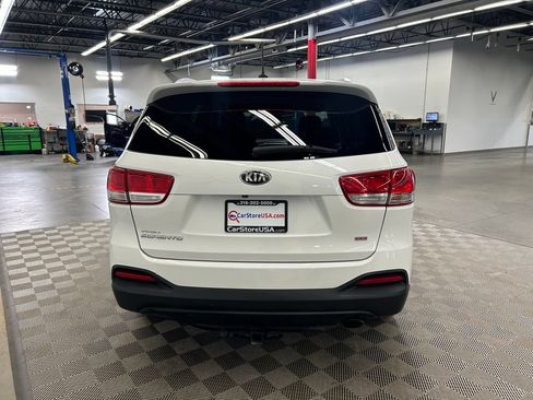 Used 2017 Kia Sorento FWD image 6