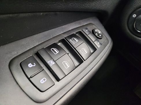 Used 2020 Jeep Cherokee Trailhawk w/ Comfort/Convenience Group AWD/4WD image 27