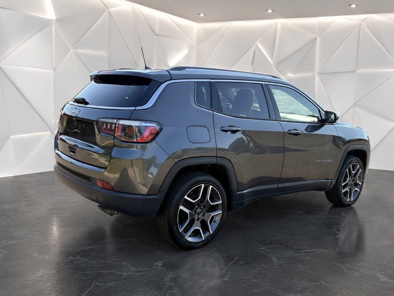 Used 2020 Jeep Compass Limited AWD/4WD image 36