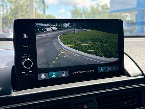 Used 2025 Honda Pilot EX-L image 13