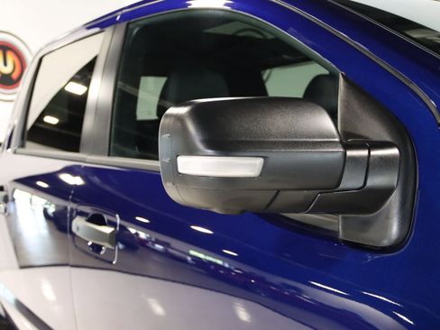 Used 2024 Nissan Titan PRO-4X w/ Pro-4x Convenience Package image 9