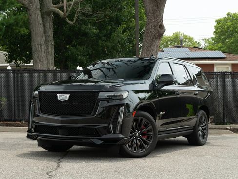 Used 2024 Cadillac Escalade V w/ LPO, ONYX Package AWD/4WD image 30