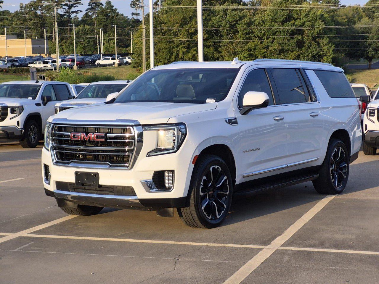 Certified 2022 GMC Yukon XL SLT w/ SLT Premium Package RWD image 4