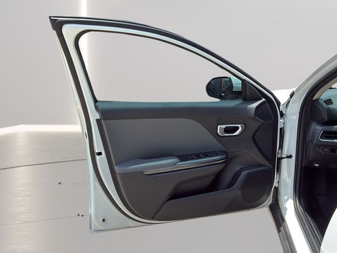 Used 2025 Kia K4 FWD image 11
