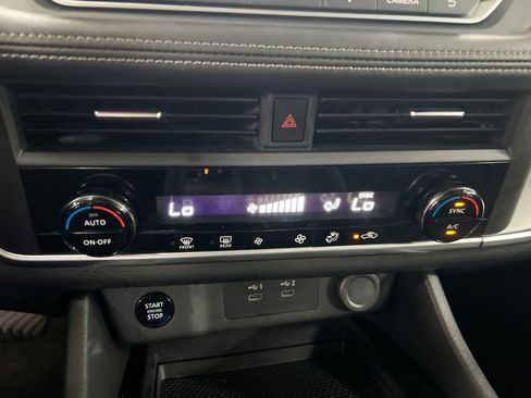 Used 2024 Nissan Rogue SV FWD image 16