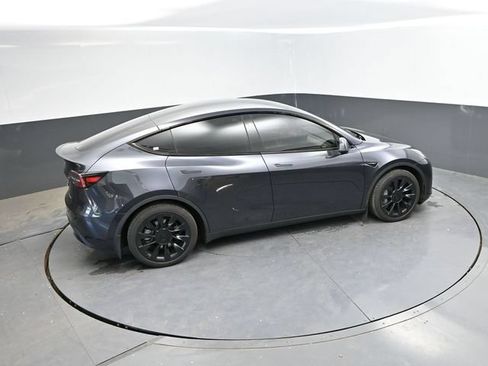 Used 2024 Tesla Model Y Long Range AWD/4WD image 28