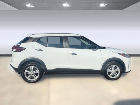 New 2025 Nissan Kicks Play S image 8
