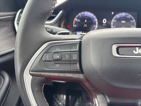 Certified 2024 Jeep Grand Cherokee L Limited w/ Luxury Tech Group II image 13